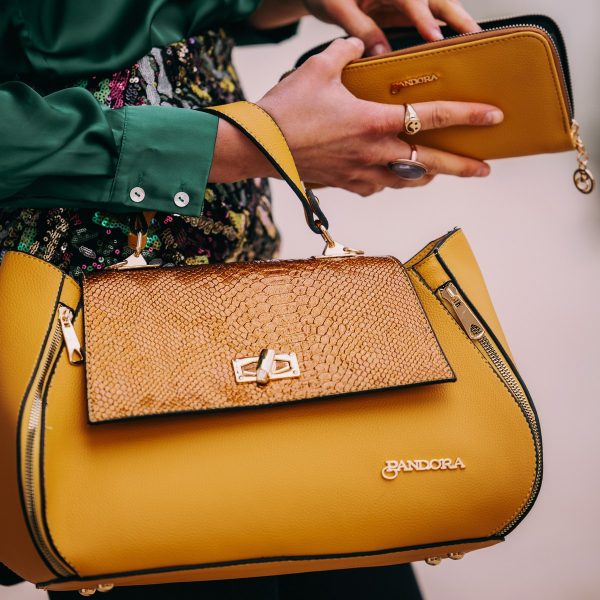 Set geanta portofel eleganta dama din piele ecologica galbena cu model texturat fermoare laterale elegante BSSET2202021 4