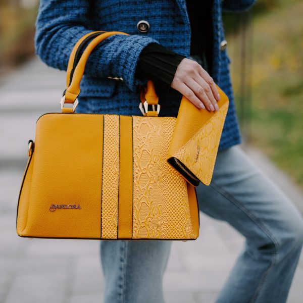 Set geanta cu portofel casual dama piele eco galbena model texturat cu logo BSSET2204041 6