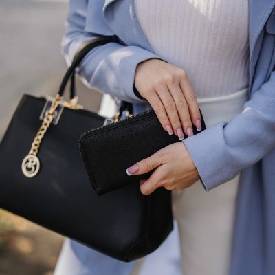 Geantă + CADOU - Set geanta portofel femei piele neteda eco neagra texturata cu bretea detasabila si doua compartimente Bernadette BSSET2205210