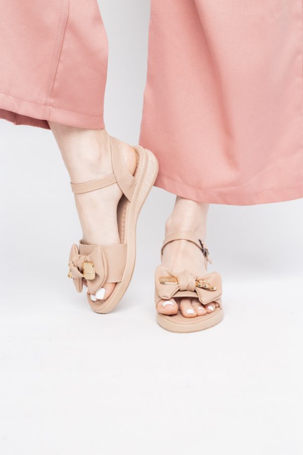 Sandale pentru femei cu fundiță din piele ecologică, culoarea bej închis (BS410SN2404193) 179