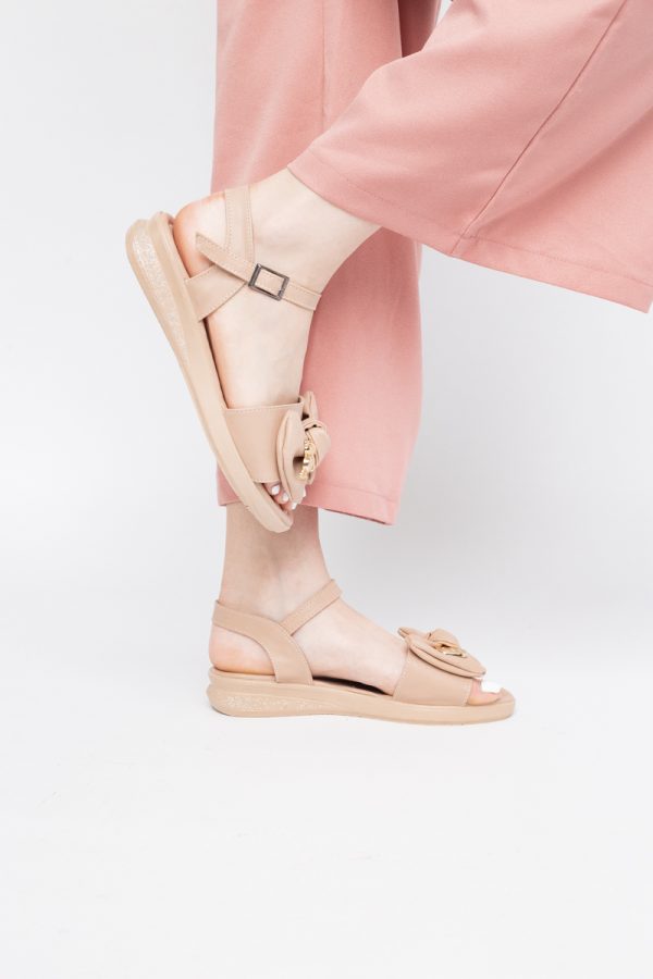 Sandale pentru femei cu fundiță din piele ecologică, culoarea bej închis (BS410SN2404193) 177