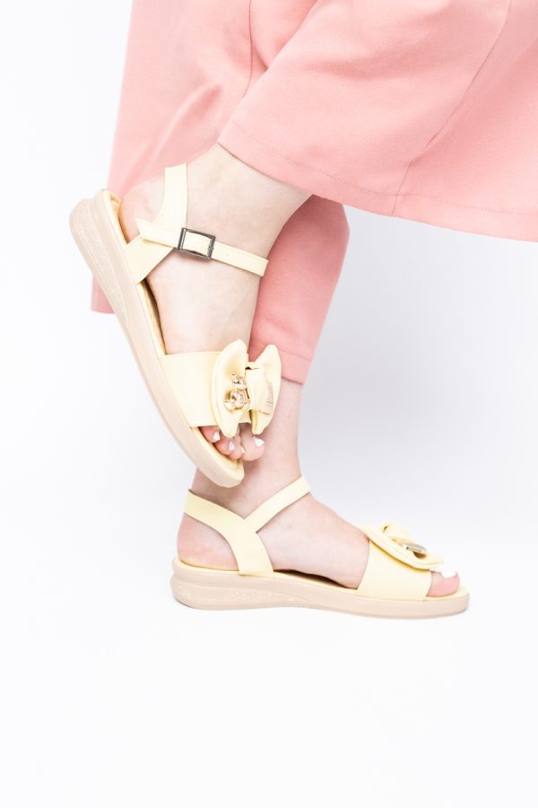 Sandale pentru femei cu fundiță din piele ecologică, culoarea Galben deschis (BS410SN2404252) 179