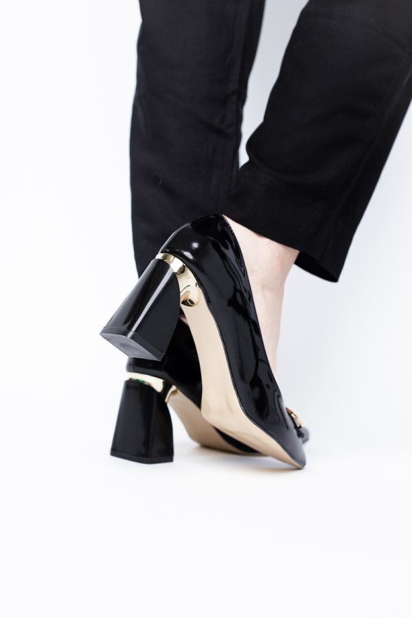 Pantofi pentru femei cu toc gros din piele ecologică în nuanța Negru (BS300AY2404168) 175