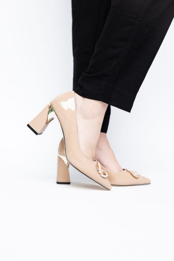 Pantofi pentru femei cu toc gros din piele ecologică în nuanța bej(BS300AY2404164) 173