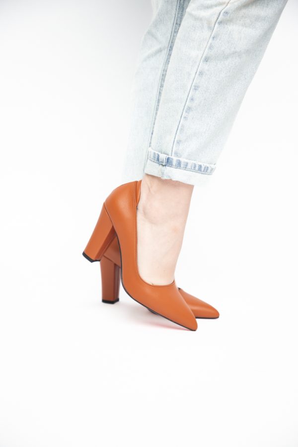 Pantofi pentru Femei cu Toc Gros Piele Ecologică Varf Ascutit culoare Maro - BS980AY2405426 179