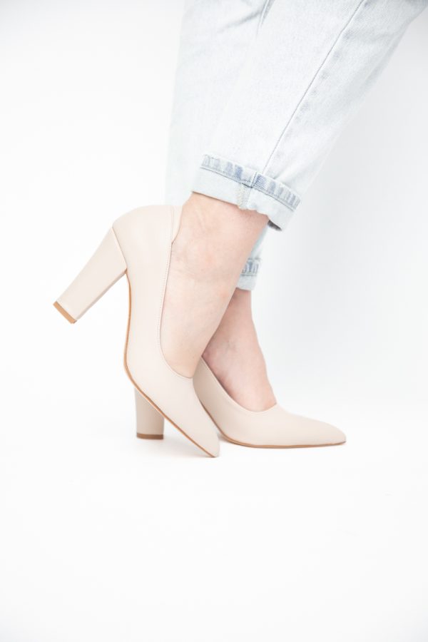 Pantofi pentru Femei cu Toc Gros Piele Ecologică Varf Ascutit culoare Bej - BS980AY2405423 175