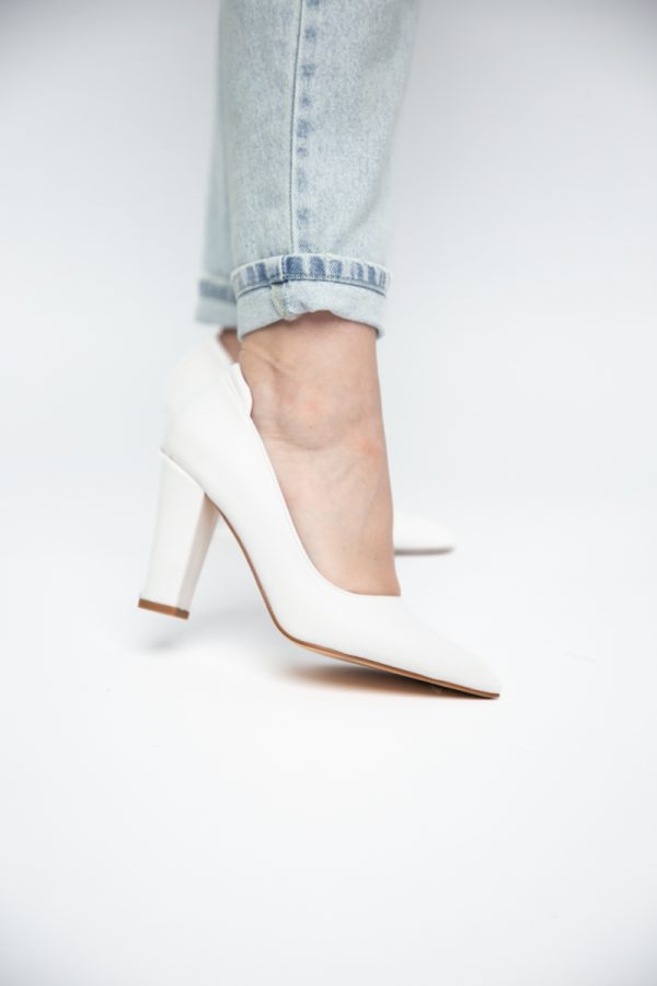 Pantofi pentru Femei cu Toc Gros Piele Ecologică Varf Ascutit culoare Alb - BS980AY2405424 177
